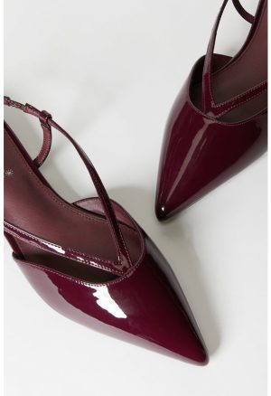 Adoria Pointed Toe Flat