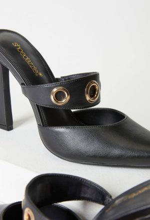 Whit Pointed Toe Pump